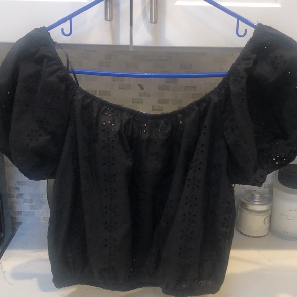 Eyelet puff sleeve crop top - Picture 2 of 3